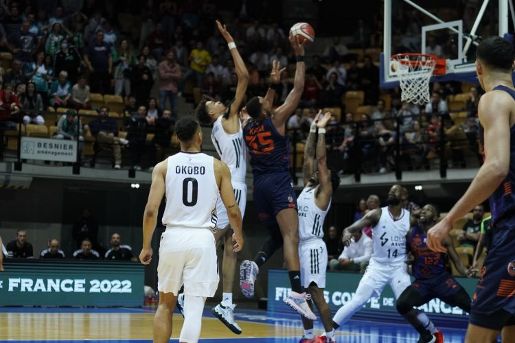 Gravelines sort l'ASVEL au buzzer